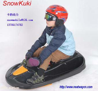 1滑雪车 滑雪圈 雪圈 滑雪 雪地 snow scooter 滑冰车 方向雪撬