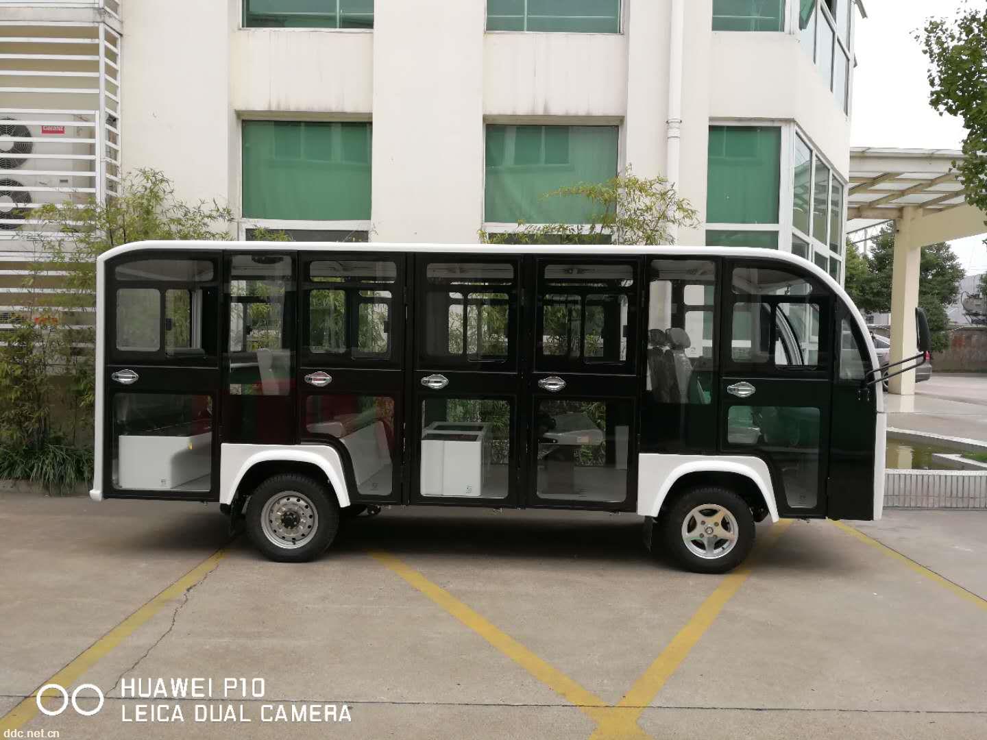 利凯士得全玻璃门电动观光车 14座景区观光车带空调