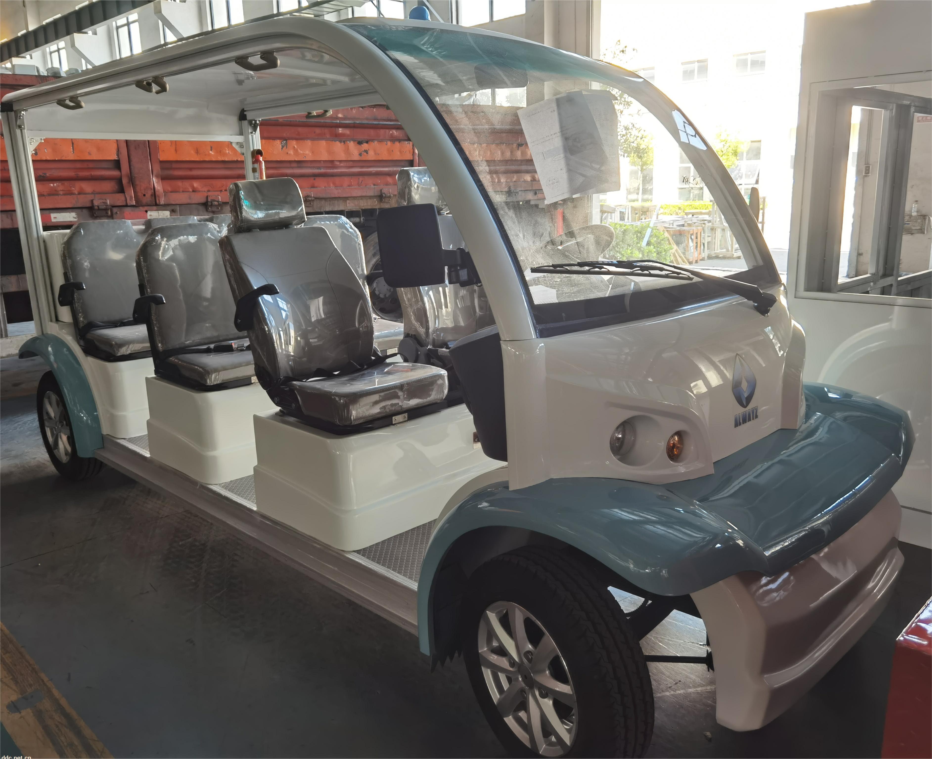 内燃观光车 电动轨道游览车 公司接待车