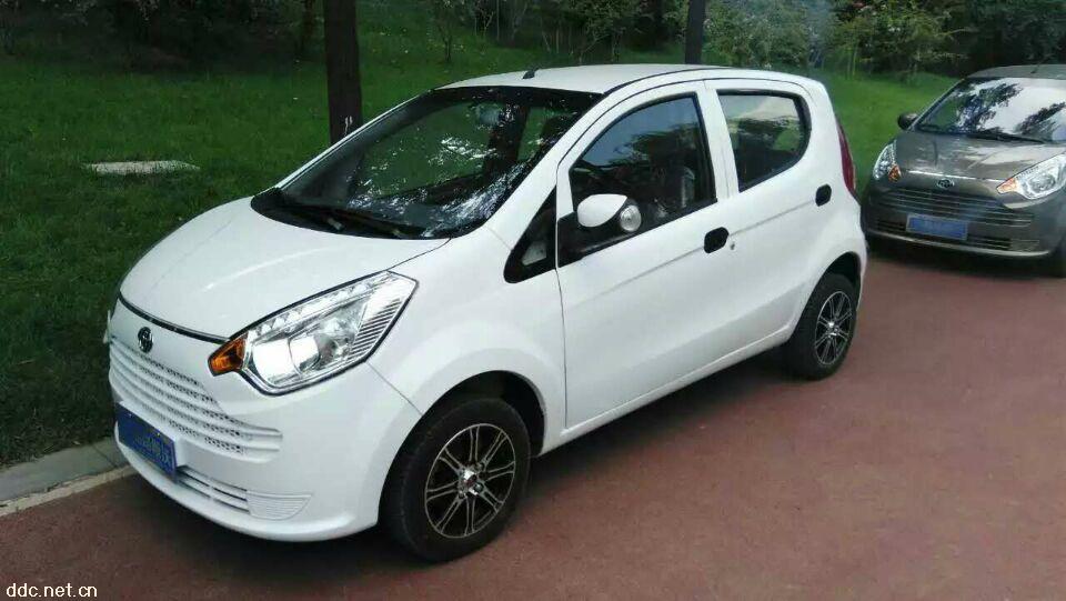 带导航的电动四轮车