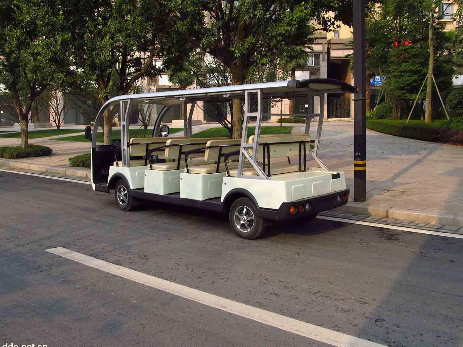 绿通十一人座旅游观光车