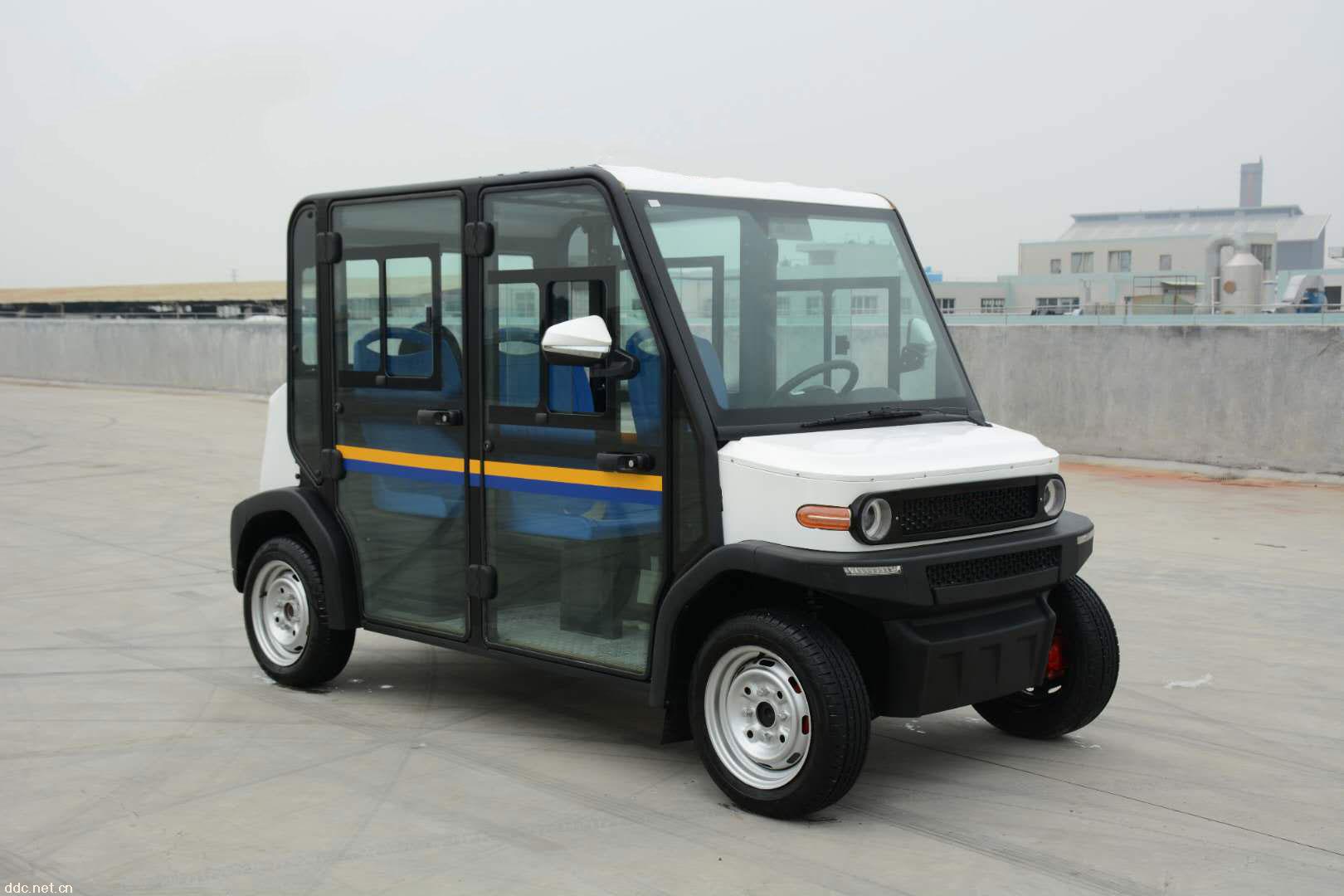 新款小型4座电动巡逻车