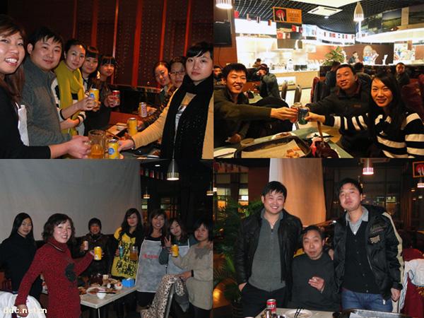 2012年1月12日河北新宇宙电动车有限公司全体员工集聚一堂，开环畅饮。热烈庆贺在过去的一年里公司取得突破性发展！预祝在新的一年里公司业绩蒸蒸日上，更上一个新台阶！