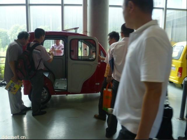 全封闭电动三轮车展会路途全封闭电动车详细，者登陆官方网站www.qvrcl.com 进行咨询。