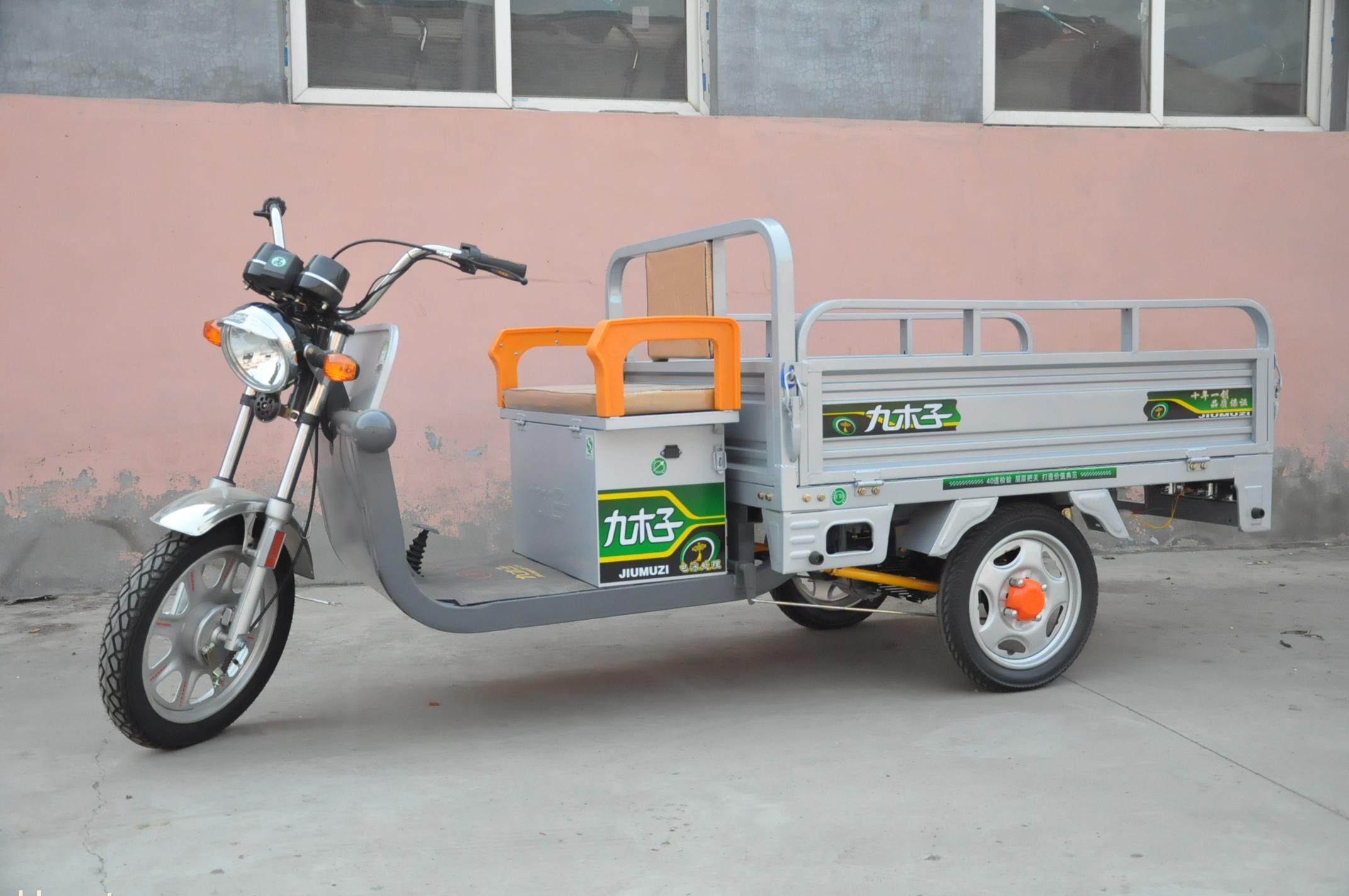 前轮：275*14
后轮：16*3.0
控制器：12G
尺寸：95*140
电机：550W
阴极电泳处理